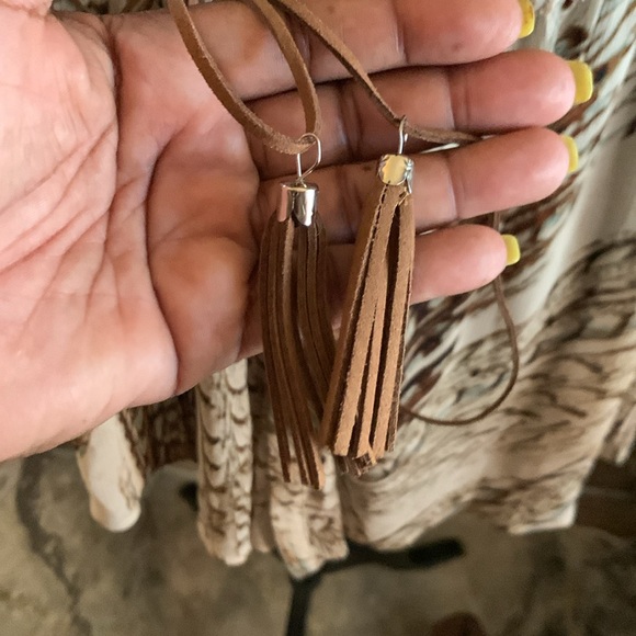 🎉2X HOST PICK🎉 Boston Proper Boho Feather Print Blouse - Picture 6 of 7